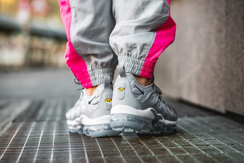 Nike vapormax plus grey on clearance feet